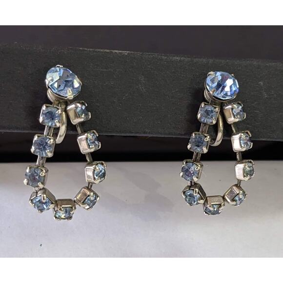 Vintage Blue Rhinestone Silvertone Loop Dangle Screw back Earrings Subtle - Picture 1 of 2